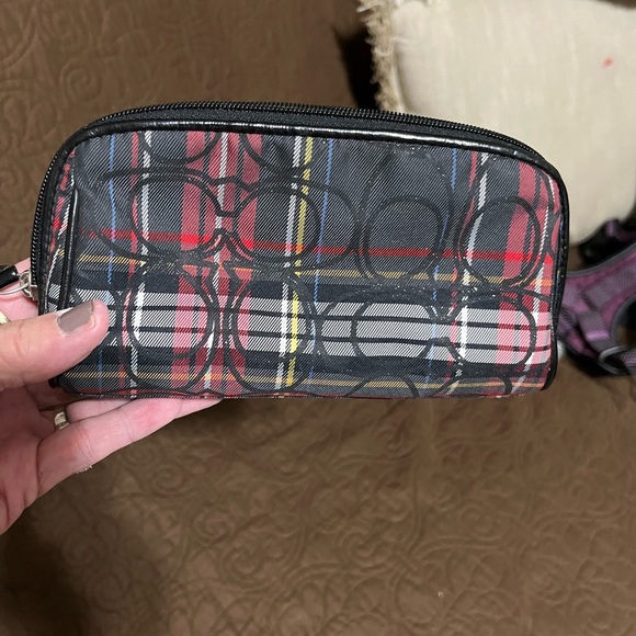 Coach Handbags - EUC CUTE COACH MAKEUP BAG 7x5